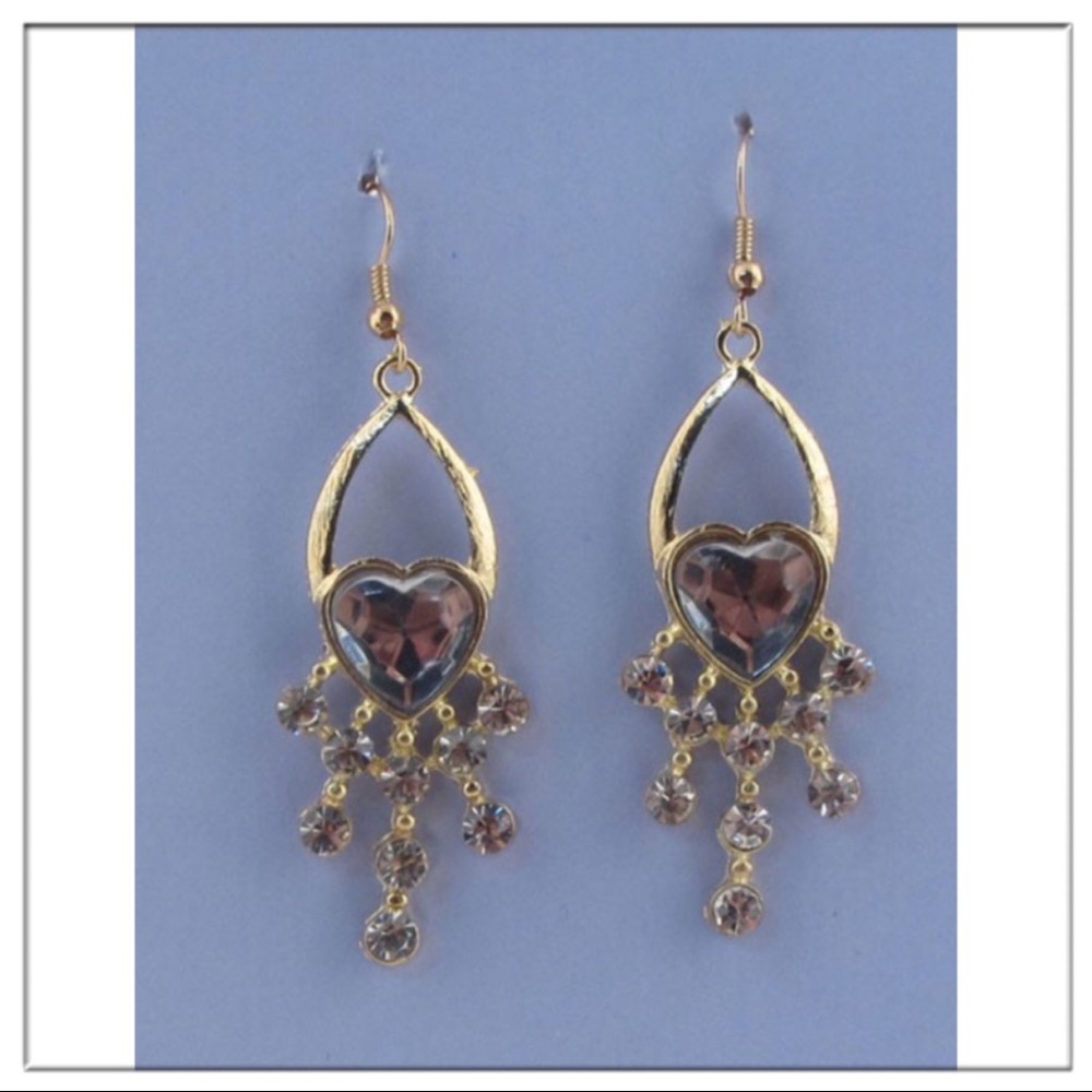 🆕AUCTION PRICE👩🏻‍⚖️Pretty Beaded Heart Earrings